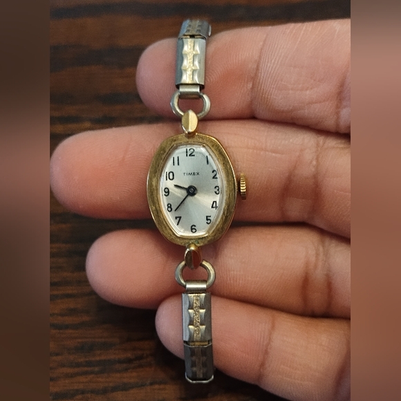 Timex Accessories - 1970s‎ Women's Timex Wind Up Watch With Stretch Band